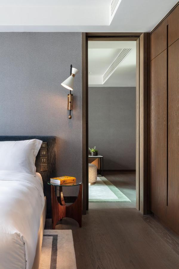 Hotel The Hari Hongkong Exterior foto A bedroom at The Hari