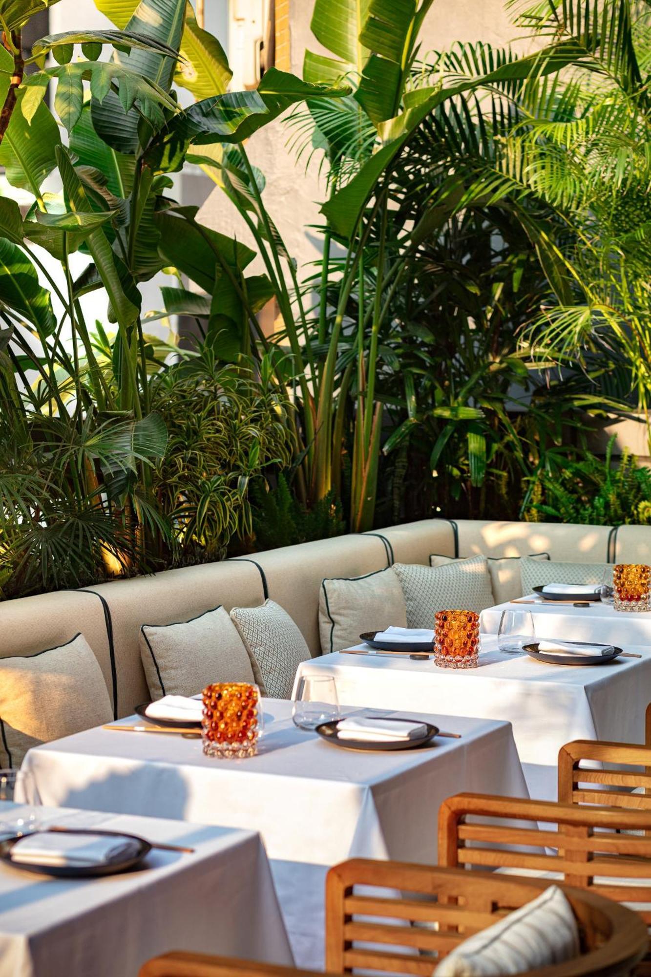 Hotel The Hari Hongkong Exterior foto The Terrace